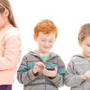 Roditelji bi trebali ostavljati telefone daleko od kreveta navečer