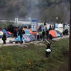 Migranti u Velikoj Kladuši (ni)su prioritet: Planiran smještaj u Biru, a za sada ostaju na ulici