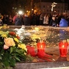 Svijeće i na Trgu djece Sarajeva: Više od 500 građana oprostilo se od Šehovića i Vujinovića