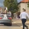 Urnebesni video iz Širokog Brijega: Svatovi u automobilima zaboravili mladoženju