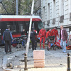 Stravična nesreća u Beogradu: Jedna osoba poginula nakon što se automobil zabio u tramvaj