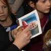 Kolinda Grabar-Kitarović djeci podijelila svoje fotografije, a potom im davala autograme