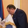 Dodik u kabinetu Predsjedništva BiH poljubio zastavu Republike Srpske