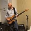 Britanski ambasador u BiH Matthew Field pokazao zavidne vještine sviranja bass gitare