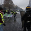 Protesti protiv povećanja cijena goriva u Parizu, policija koristila vodeni top i suzavac