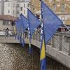 Gradska uprava Sarajevo zastavama ukrasila most preko puta Vijećnice povodom Dana državnosti