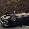 Jedna osoba povrijeđena u prevrtanju automobila u Kladnju