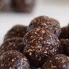 Halva u obliku kuglica sa susamom i čokoladom