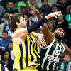 Fenerbahče siguran kod Panathinaikosa, Real nakon drame savladao Efes