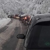 Zima kao iznenađenje: Prvi veći snijeg uzrokovao smrt dvije osobe, kilometarske kolone i gnjev građana