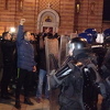 Banjalučani ne odustaju: Okupili se ispred Hrama Hrista spasitelja, ponovo stigla i policija