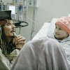 Odjeven kao Jack Sparrow, Johnny Depp posjetio djecu oboljelu od raka u Parizu