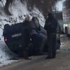 Jedna osoba povrijeđena nakon prevrtanja automobila u Tuzli