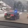 Vozila pod pratnjom na putu Sarajevo-Tuzla preticali na punoj liniji i u krivini