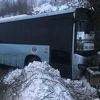 Autobus s putnicima kod Zenice proklizao na cesti i udario u drvo