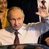 Euforično u Beogradu: Putin stiže u pratnji vojnih aviona, na aerodromu ga čeka automobil "zvijer"