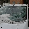 Snijeg s krova zgrade oštetio tri automobila u centru Sarajeva