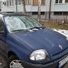 Oštećena još tri automobila u Sarajevu zbog snijega koji je pao sa zgrade