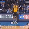 Košarkaš LA Lakersa u igru pokušao ući u pogrešnom šorcu