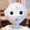 U kafiću u Budimpešti roboti uslužuju goste i pričaju viceve