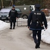 Na kapiji gdje je mučki ubijen Mahir Begić dežuraju policajci s dugim cijevima