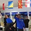 U svlačionici Dinama zajedno vise zastave Hrvatske, BiH, Srbije i Kosova