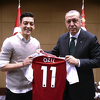 Özil i zaručnica pozvali Erdogana na svoje vjenčanje