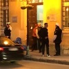 Mladić istresao smeće i ostavio poruku na zgradi Općine Visoko, intervenisala policija