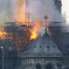 Vatra guta dijelove katedrale Notre Dame: Macron otkazao govor, oglasio se i Trump