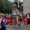 Trkač obučen u kostim Big Bena pretrčao maraton, a zapeo na cilju