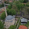 Pogled sa zemlje i iz zraka: Aladža džamija zasjala punim sjajem