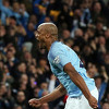 Kompany golčinom za pamćenje doveo Manchester City na korak do titule