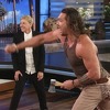 Jason Momoa bacanjem sjekira raspametio publiku kod Ellen DeGeneres