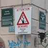 U sarajevskoj ulici Sarači postavljen znak koji turiste upozorava na lopove i džeparoše