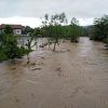 Rijeke se izlile iz korita u Čeliću i Loparama, voda stigla do kuća