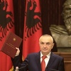 Parlament smijenio predsjednika Albanije, ali on još neće odstupiti s funkcije