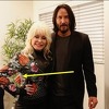Keanu Reeves oduševio internet načinom na koji se fotografiše sa ženama