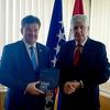 Čović se Lajčaku zahvalio na pomoći BiH i poklonio mu knjigu