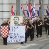 Ekstremni desničari prošetali Zagrebom u majicama "ZDS" uz prekrižene zastave EU