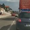 Procurio novi snimak bahate vožnje u Sarajevu i preticanje kilometarske kolone