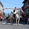 Konjanici prodefilovali Donjim Vakufom, građani ih dočekali na ulicama