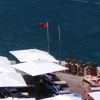 Crvena zastava na plaži u Dubrovniku, zabranjeno kupanje zbog fekalija u moru