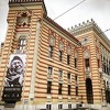 Na sarajevskoj Vijećnici izložena fotografija "Majka Srebrenice"