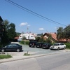 Bačena bomba na stambenu zgradu u Tuzli, oštećeno nekoliko vozila