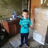 Trogodišnja Nejla i njen brat ostali bez majke, žive u nehumanim uvjetima i trebaju pomoć