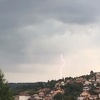 Munje obasjale nebo iznad Sarajeva, sunčani period prekinut grmljavinama i kišom