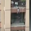 Trogodišnjak u Kini pao sa 6. sprata, komšije ga u posljednjem momentu uhvatile u čaršaf