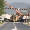 Jedna osoba poginula u stravičnom sudaru kamiona i auta kod Lukavca, saobraćaj obustavljen