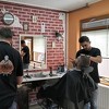 Zeničani sve više kupuju pred Bajram, frizerima pune ruke posla, a poklanja se i nakit
