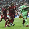 Nevjerovatan problem za Liverpool: Navijač povrijedio Adriana tokom proslave Superkupa